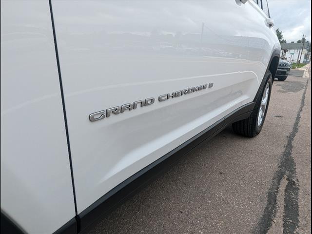 new 2025 Jeep Grand Cherokee car, priced at $38,046