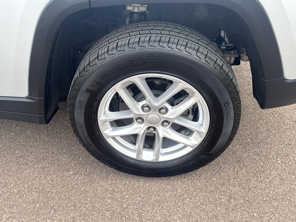 used 2024 Jeep Grand Cherokee car, priced at $34,300