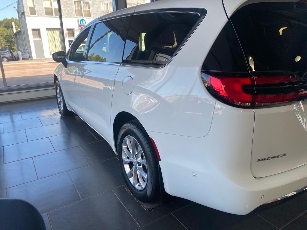 new 2025 Chrysler Pacifica car, priced at $48,895