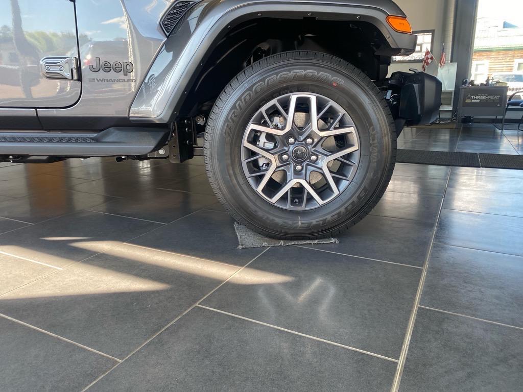 new 2025 Jeep Wrangler car, priced at $55,383