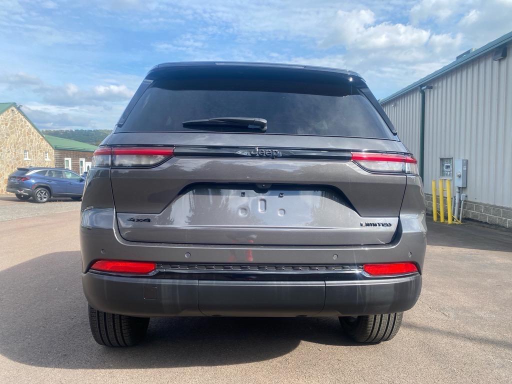 new 2025 Jeep Grand Cherokee car, priced at $51,397
