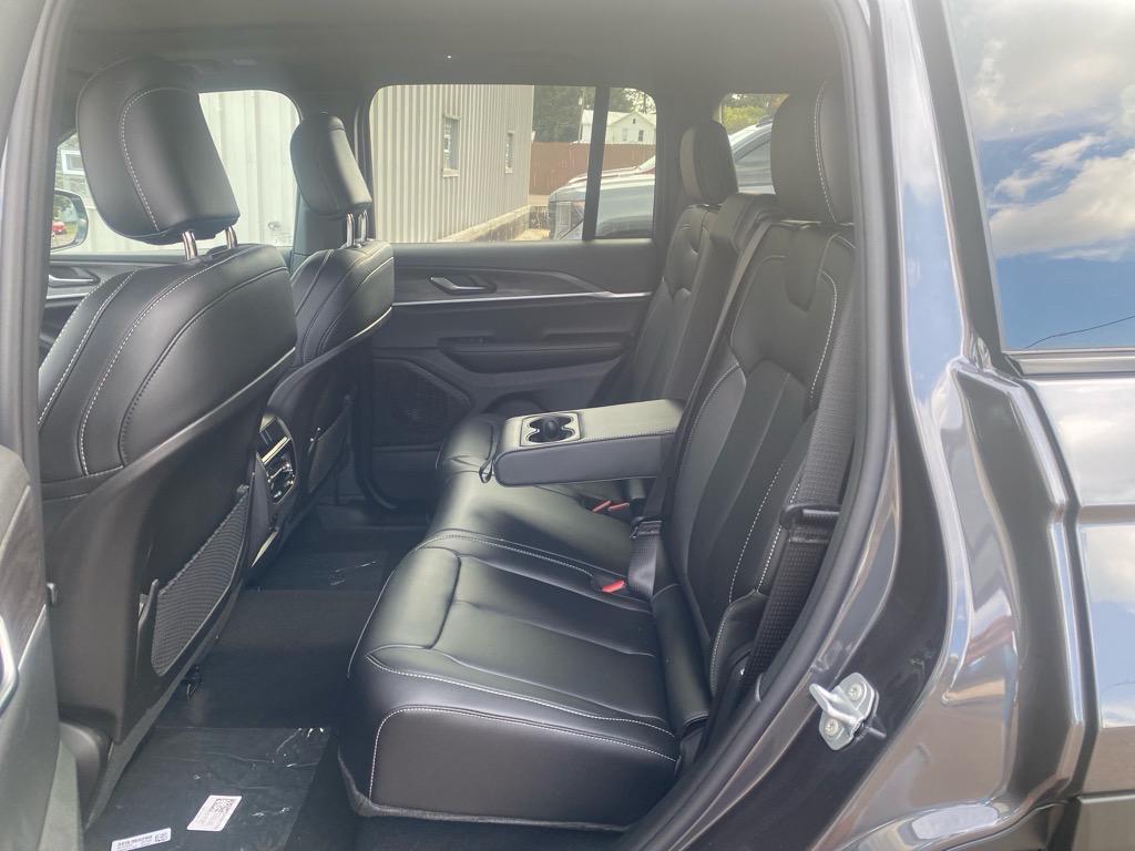 new 2025 Jeep Grand Cherokee car, priced at $51,397