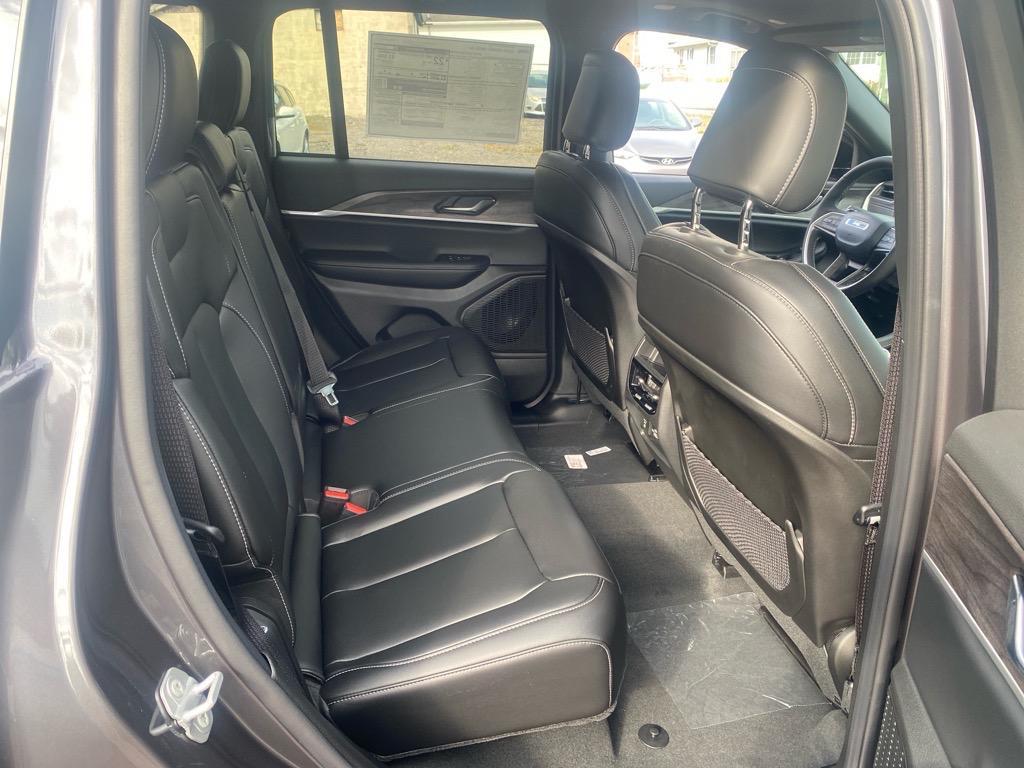 new 2025 Jeep Grand Cherokee car, priced at $51,397