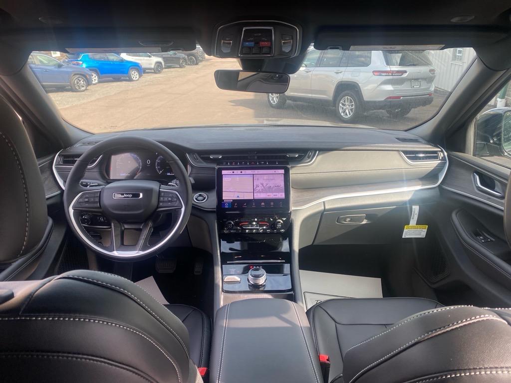 new 2025 Jeep Grand Cherokee car, priced at $51,397