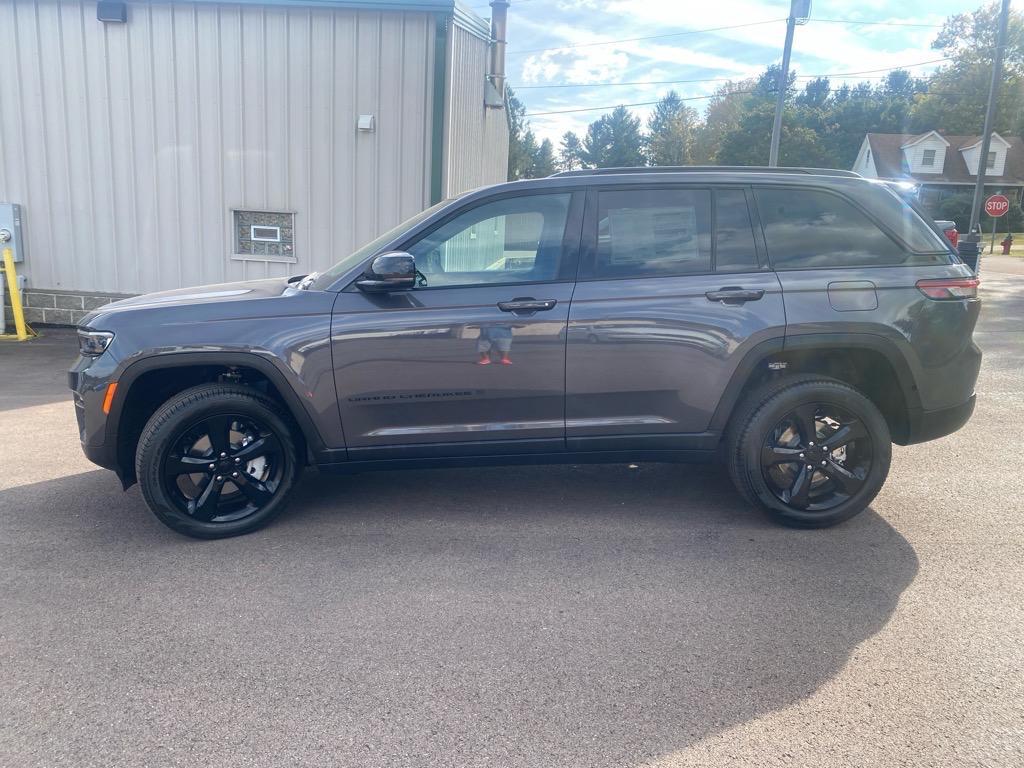 new 2025 Jeep Grand Cherokee car, priced at $51,397