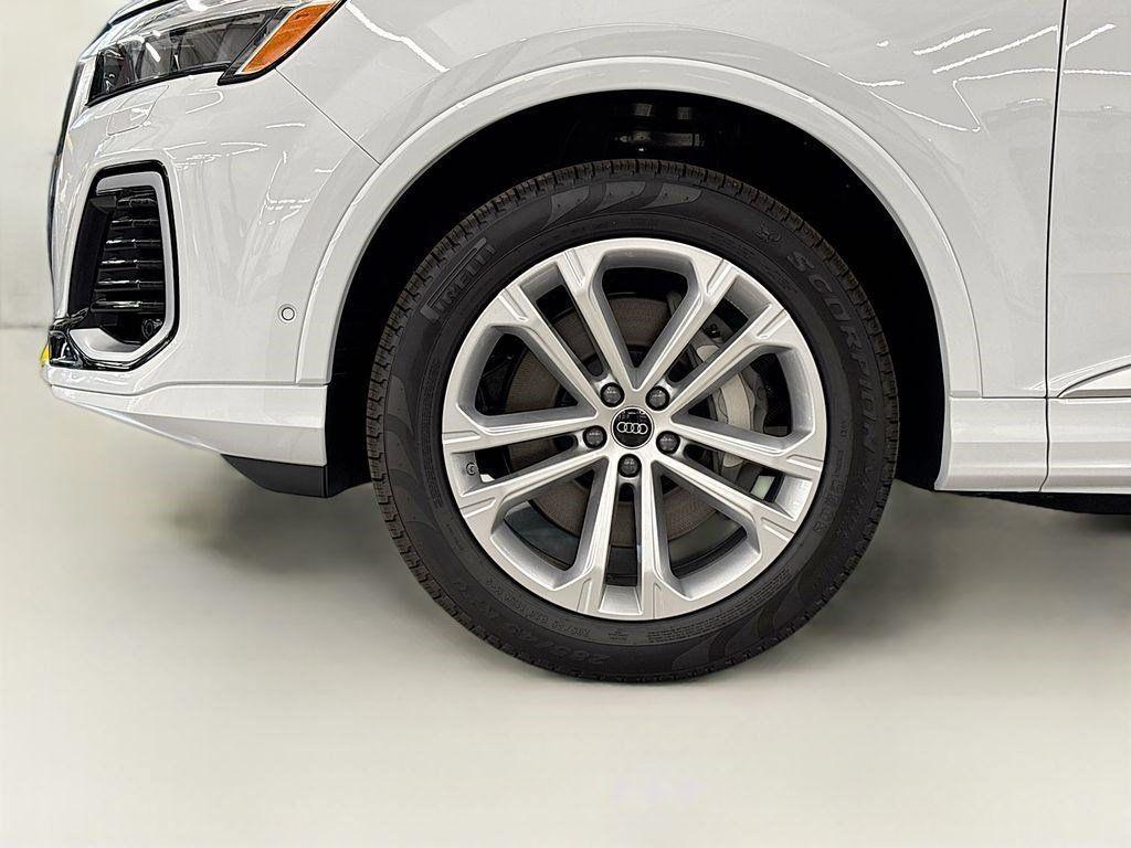 new 2025 Audi Q7 car, priced at $71,505