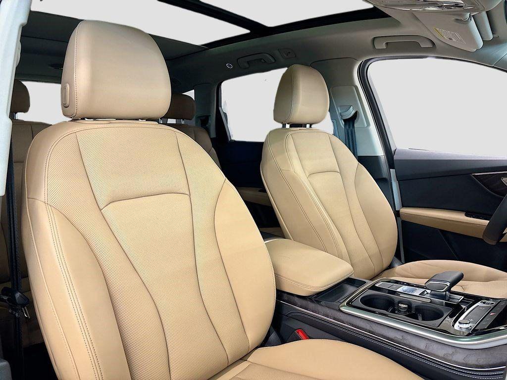 new 2025 Audi Q7 car, priced at $71,505