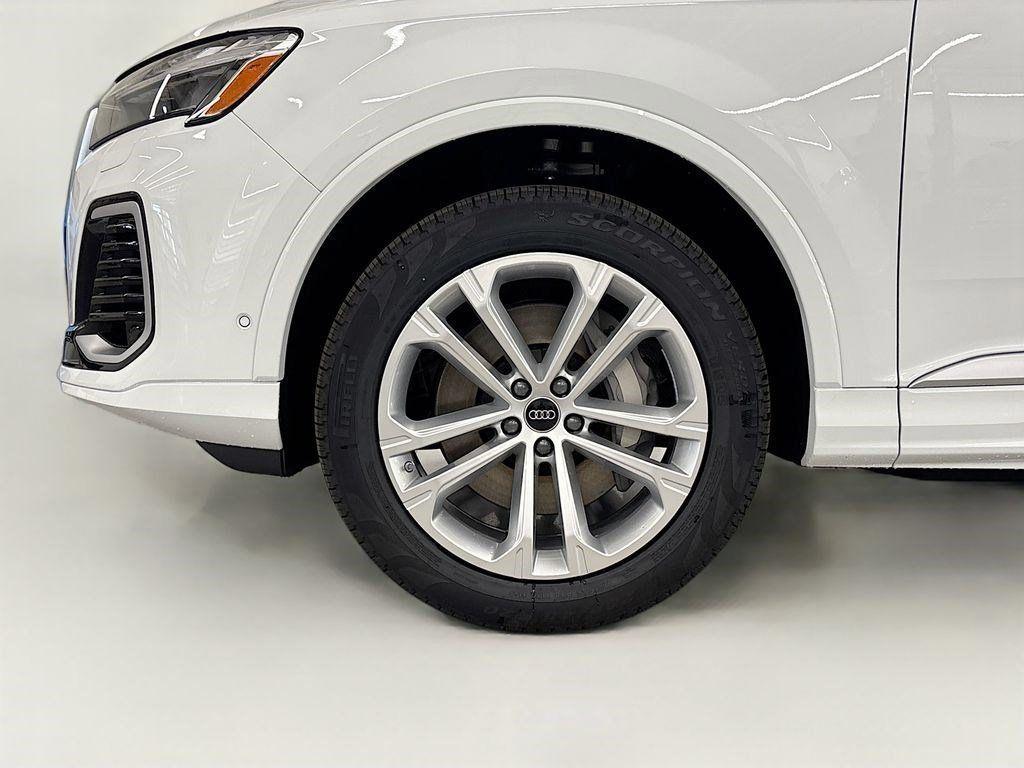 new 2025 Audi Q7 car, priced at $68,005
