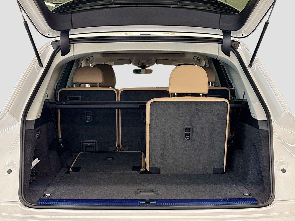 new 2025 Audi Q7 car, priced at $68,005