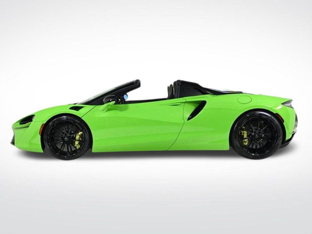 new 2025 McLaren Artura car, priced at $313,058