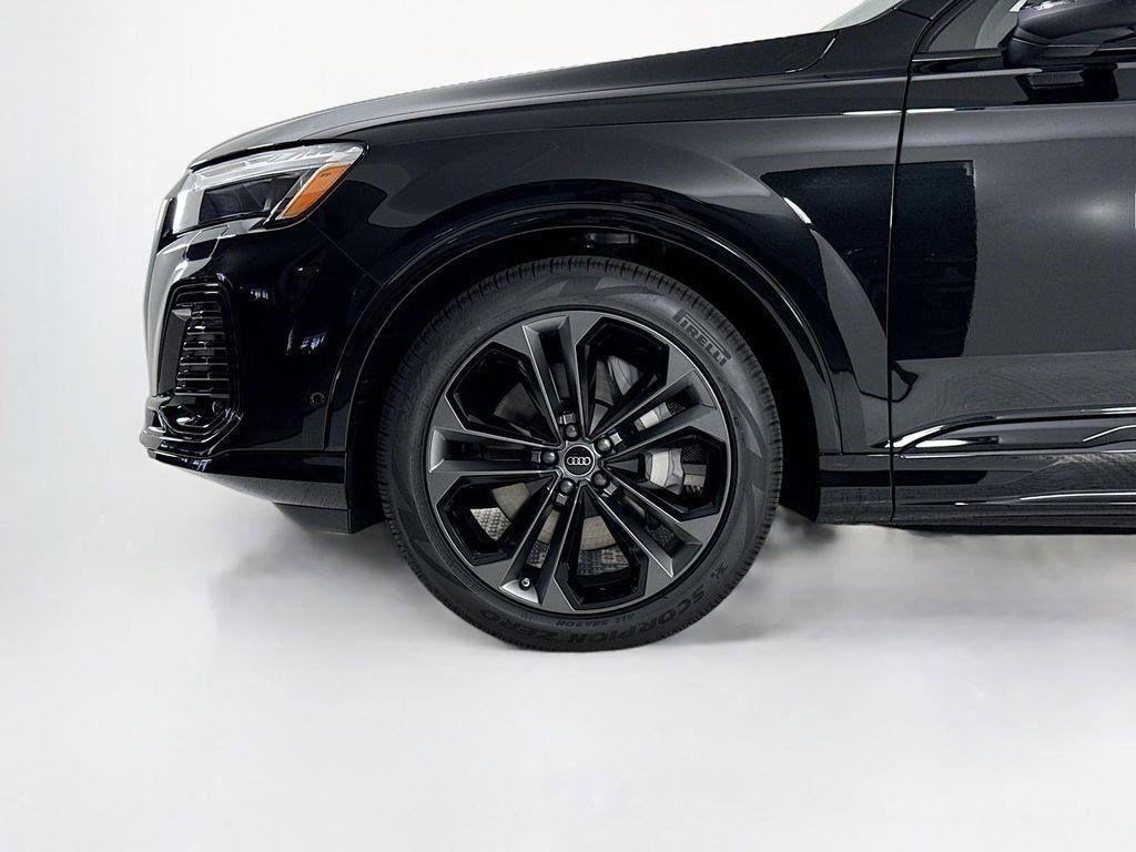 new 2025 Audi Q7 car, priced at $74,450