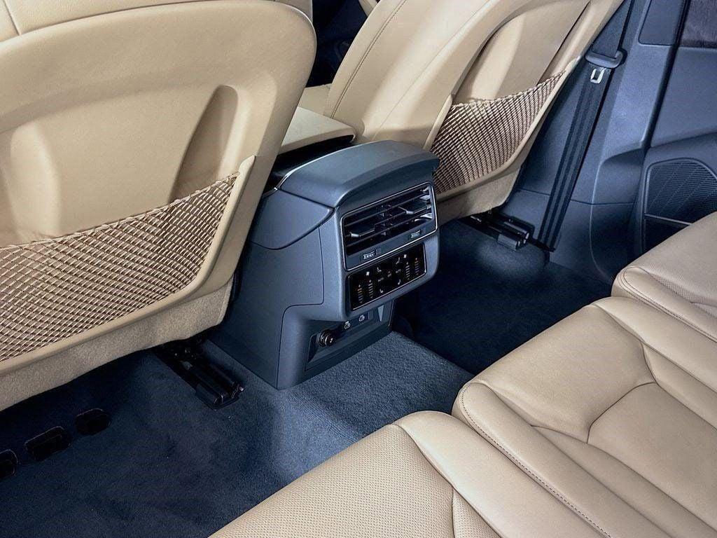 new 2025 Audi Q7 car, priced at $71,950