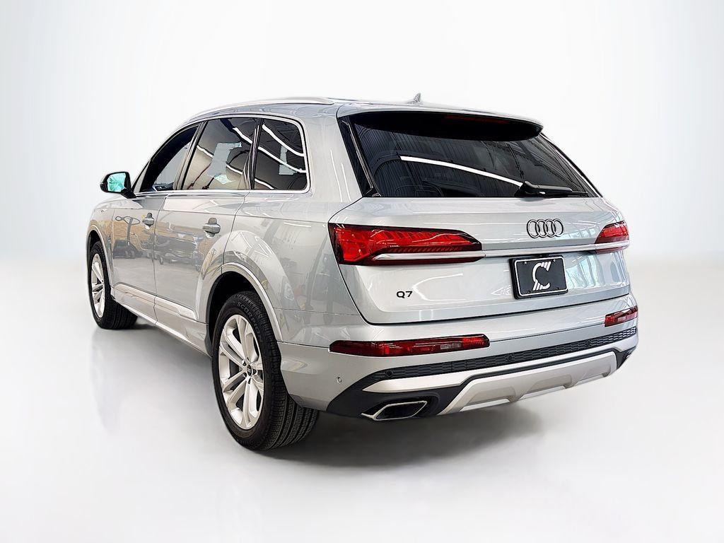 new 2025 Audi Q7 car, priced at $66,920