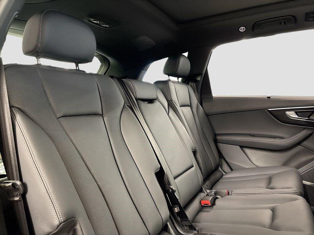new 2025 Audi Q7 car, priced at $70,290