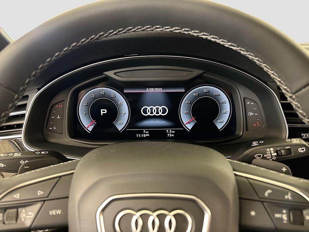 new 2025 Audi Q7 car, priced at $70,290