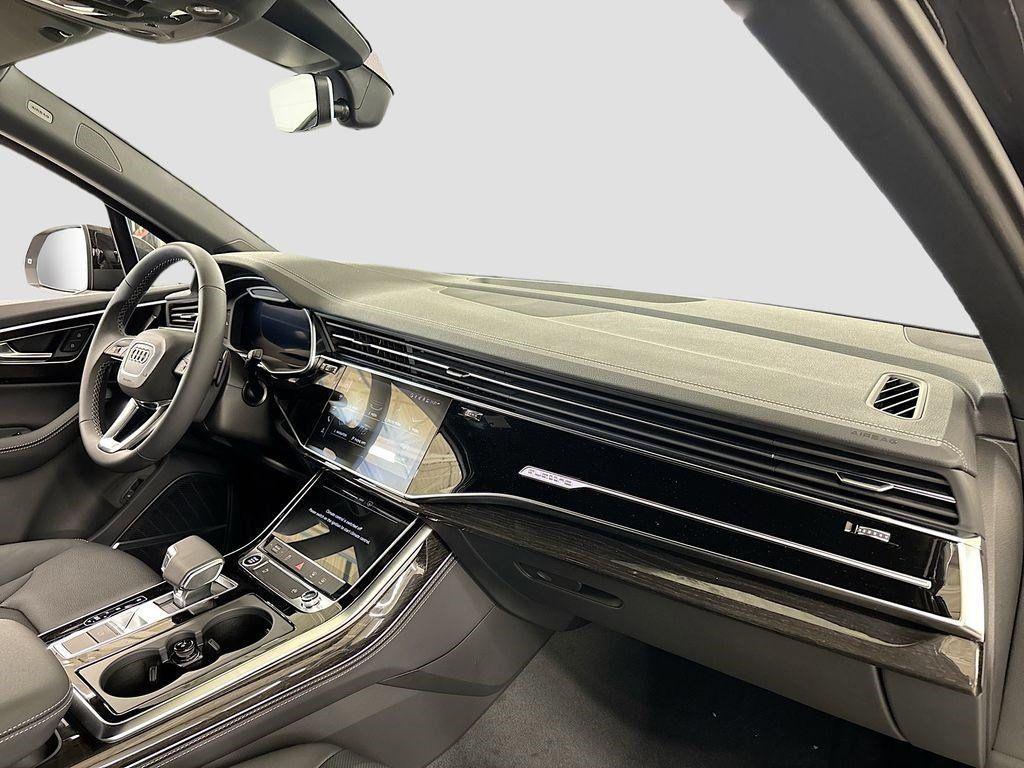 new 2025 Audi Q7 car, priced at $70,290