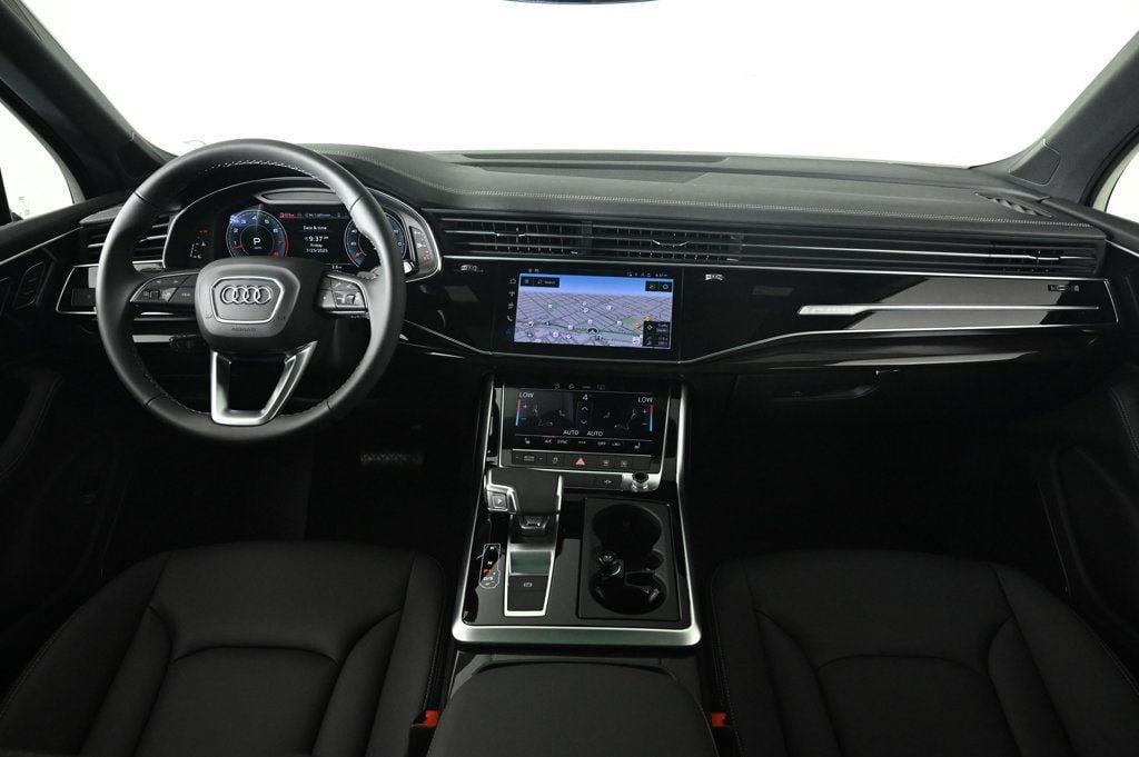new 2025 Audi Q7 car, priced at $70,790