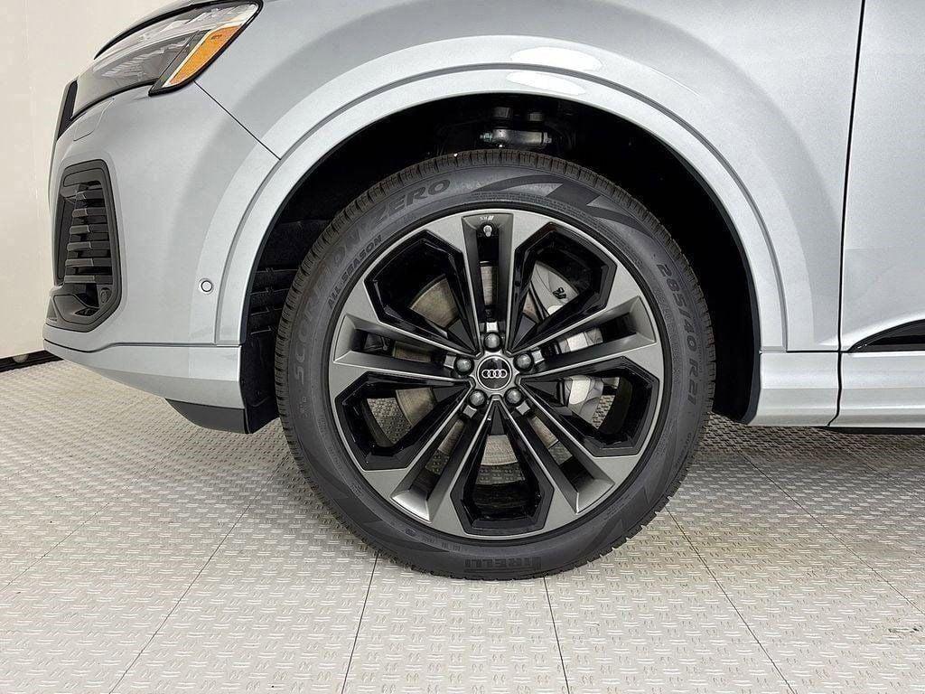 new 2025 Audi Q7 car, priced at $71,590
