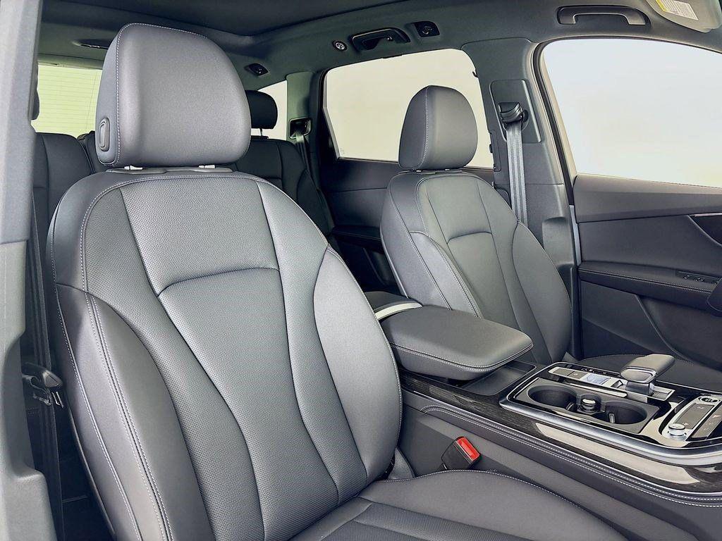 new 2025 Audi Q7 car, priced at $74,090