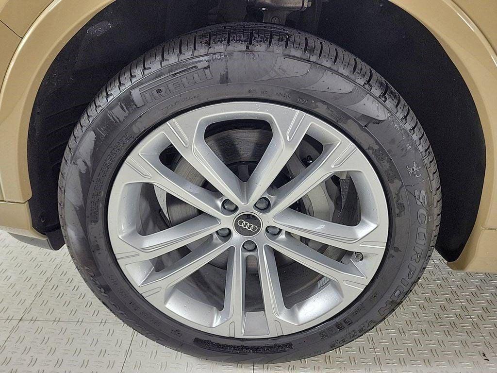 new 2025 Audi Q7 car, priced at $69,010