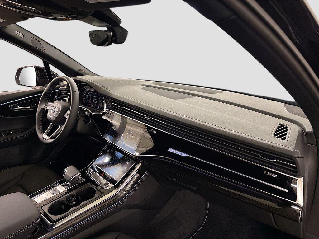 new 2025 Audi Q7 car, priced at $74,805