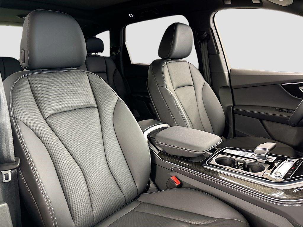 new 2025 Audi Q7 car, priced at $74,805