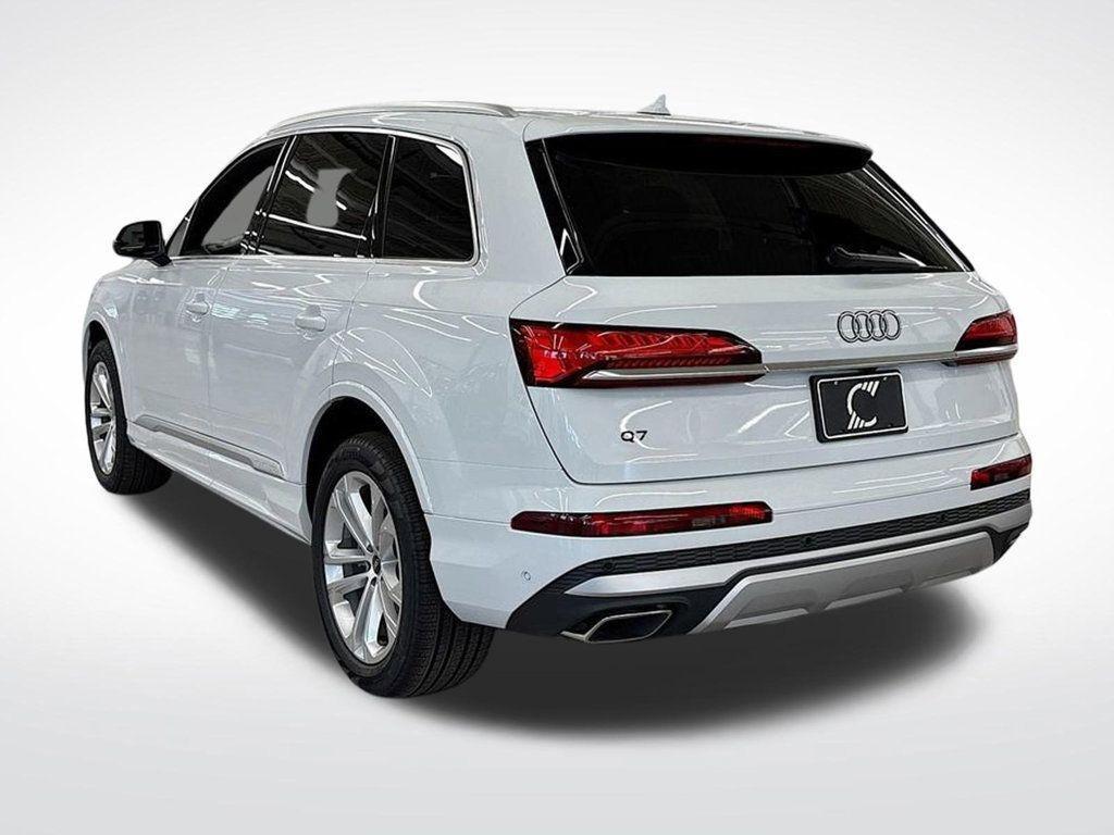 new 2025 Audi Q7 car, priced at $68,220