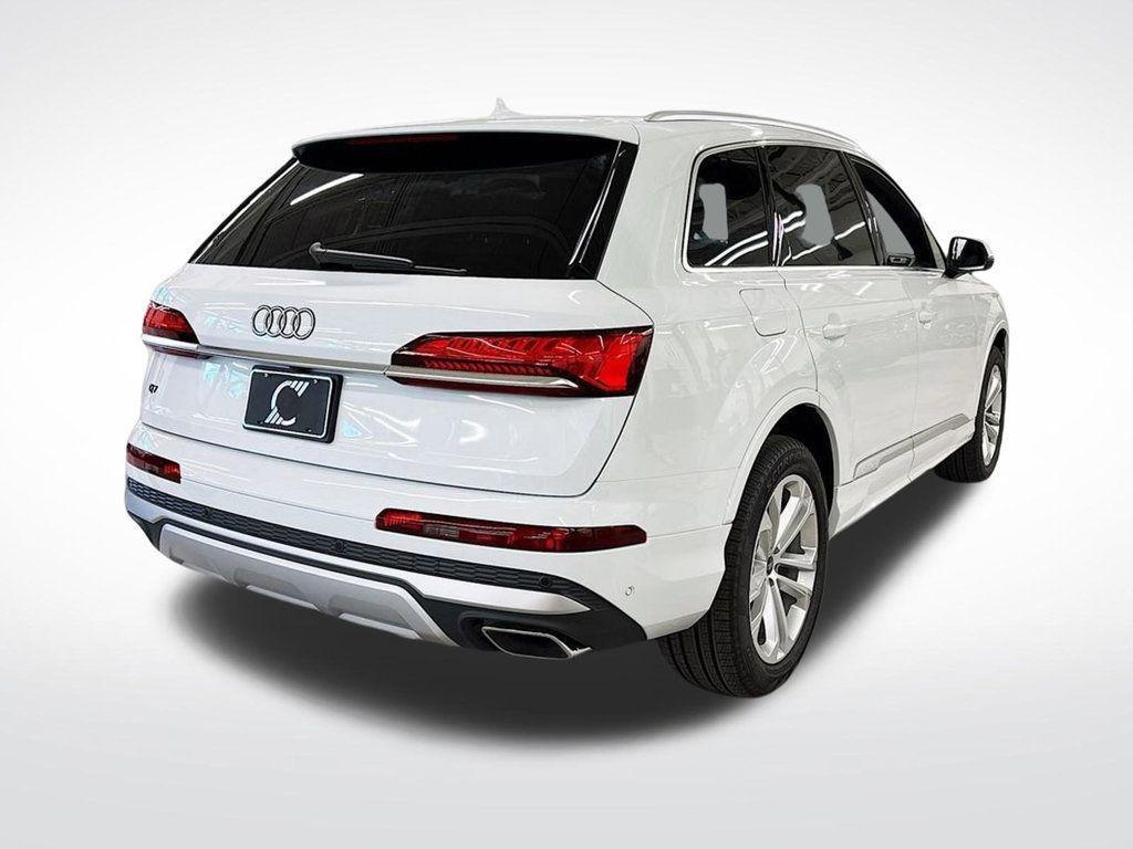new 2025 Audi Q7 car, priced at $68,220
