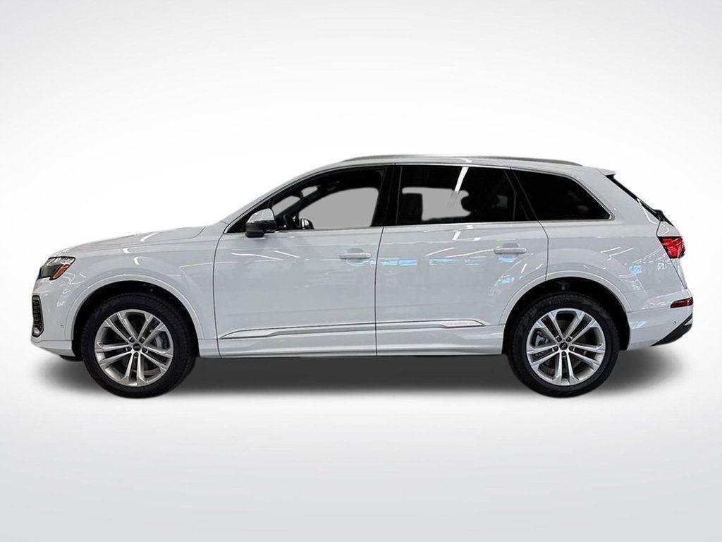 new 2025 Audi Q7 car, priced at $68,220