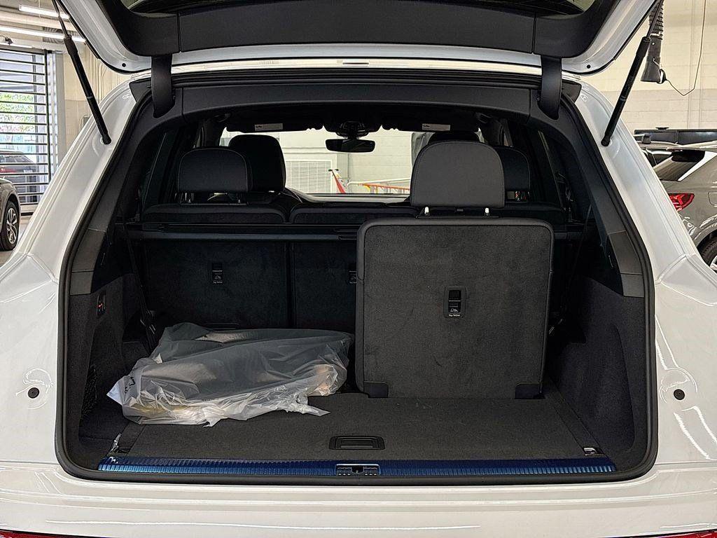 new 2025 Audi Q7 car, priced at $68,220