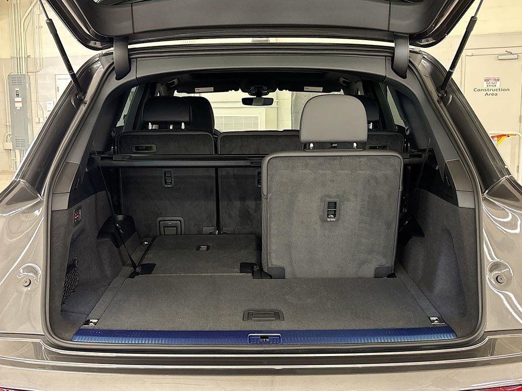 new 2025 Audi Q7 car, priced at $65,800