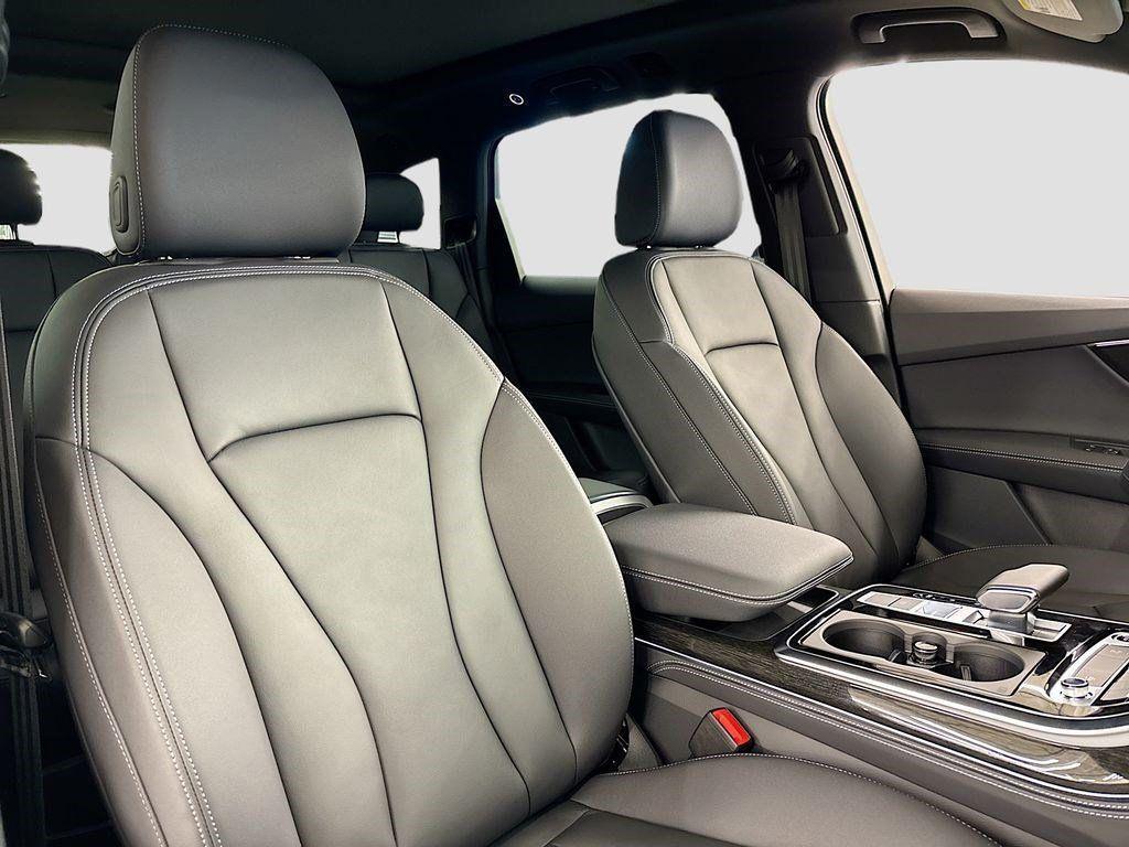 new 2025 Audi Q7 car, priced at $65,800