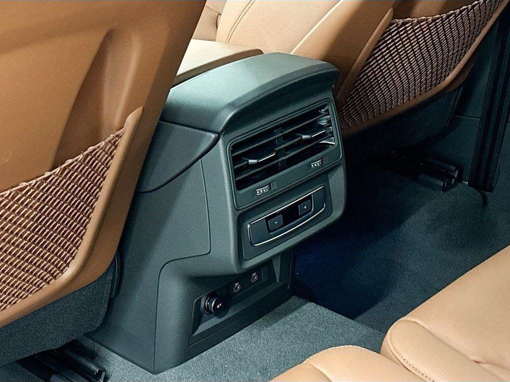 new 2025 Audi Q7 car, priced at $68,600