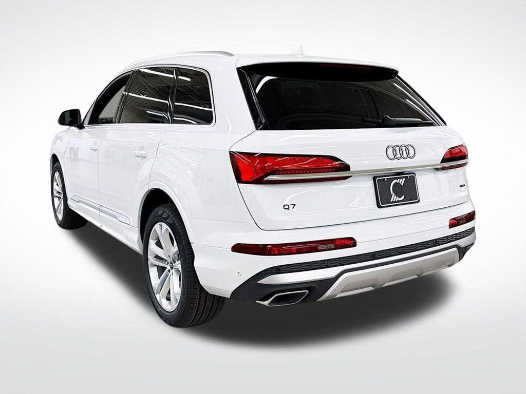 new 2025 Audi Q7 car, priced at $68,600
