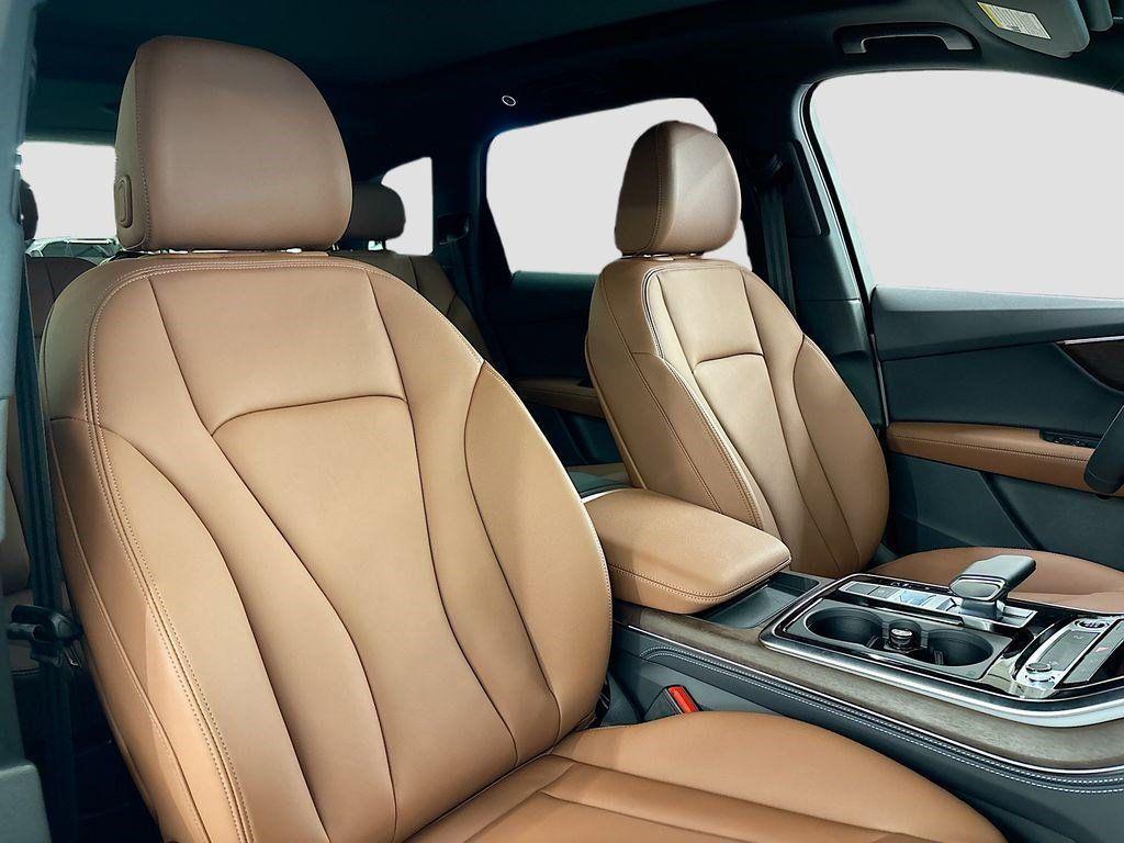 new 2025 Audi Q7 car, priced at $68,600