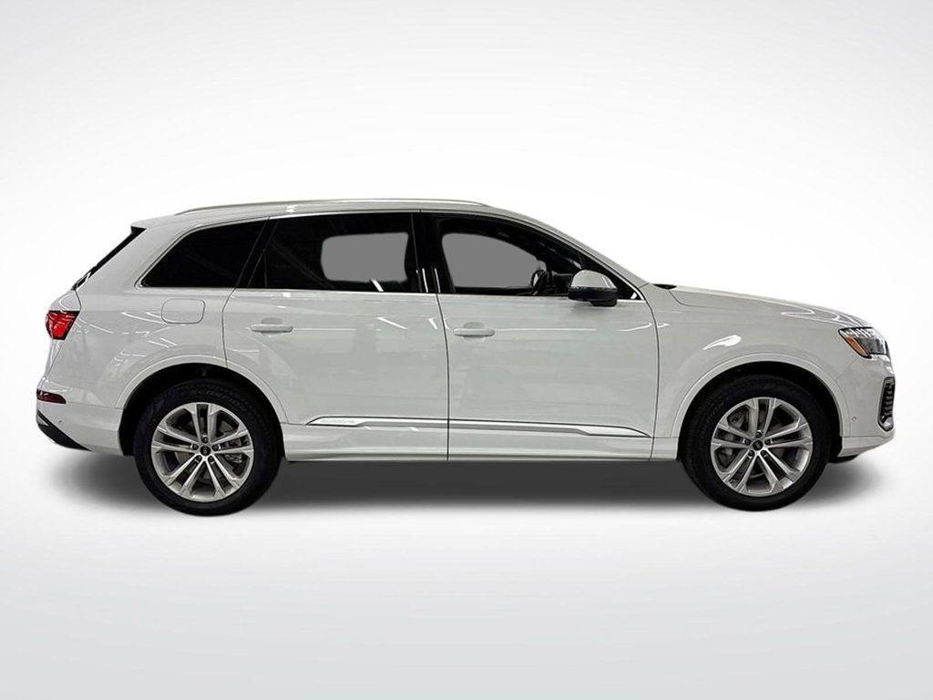 new 2025 Audi Q7 car, priced at $68,600