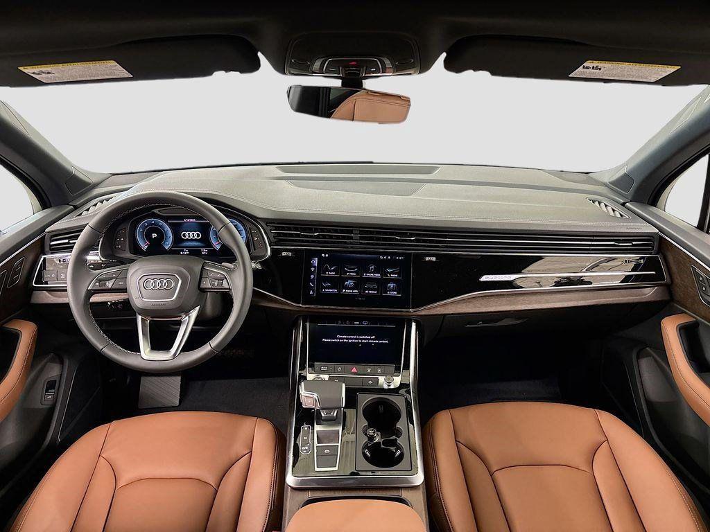 new 2025 Audi Q7 car, priced at $68,600