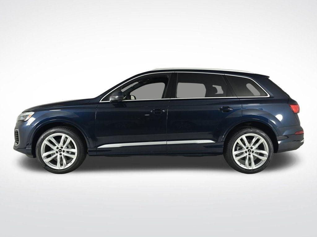 new 2025 Audi Q7 car, priced at $70,705