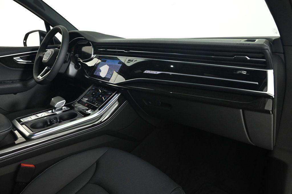new 2025 Audi Q7 car, priced at $70,705