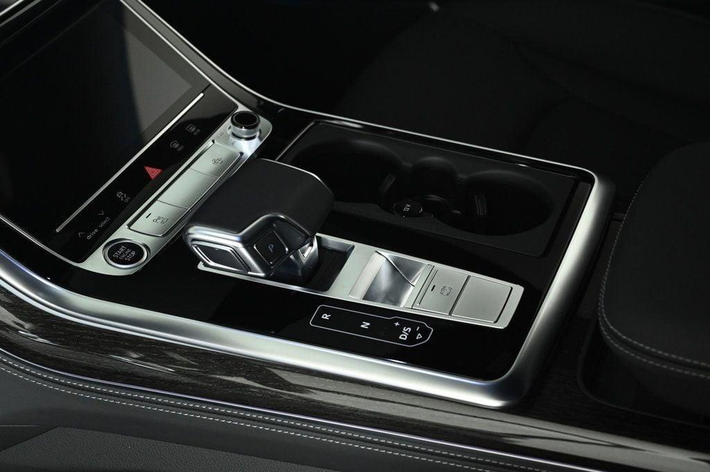 new 2025 Audi Q7 car, priced at $70,705