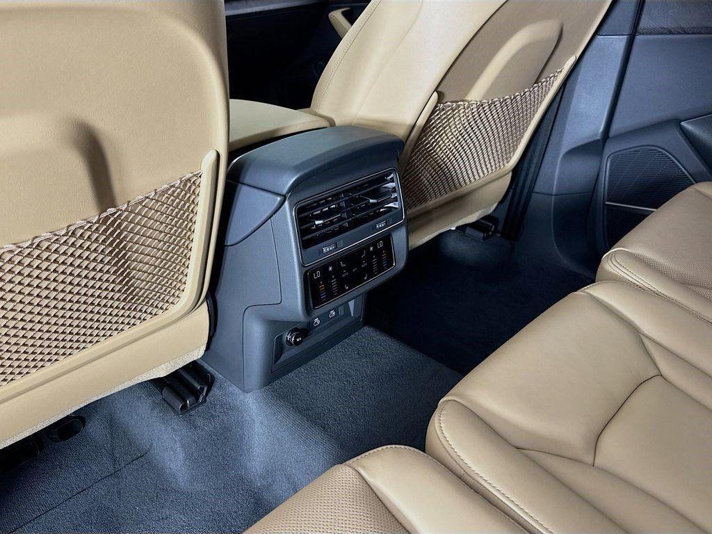 new 2025 Audi Q7 car, priced at $80,750