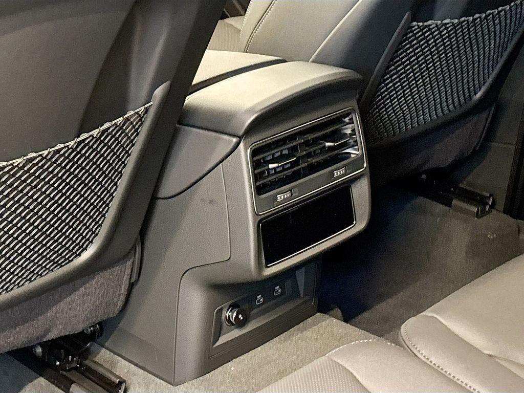 new 2025 Audi Q7 car, priced at $70,520