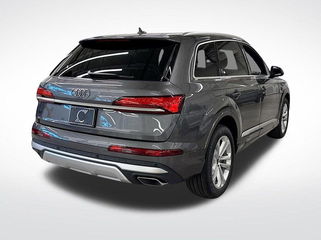 new 2025 Audi Q7 car, priced at $70,520