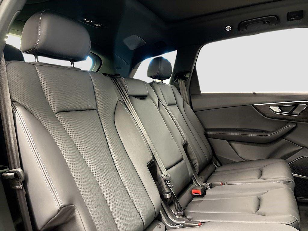 new 2025 Audi Q7 car, priced at $70,520