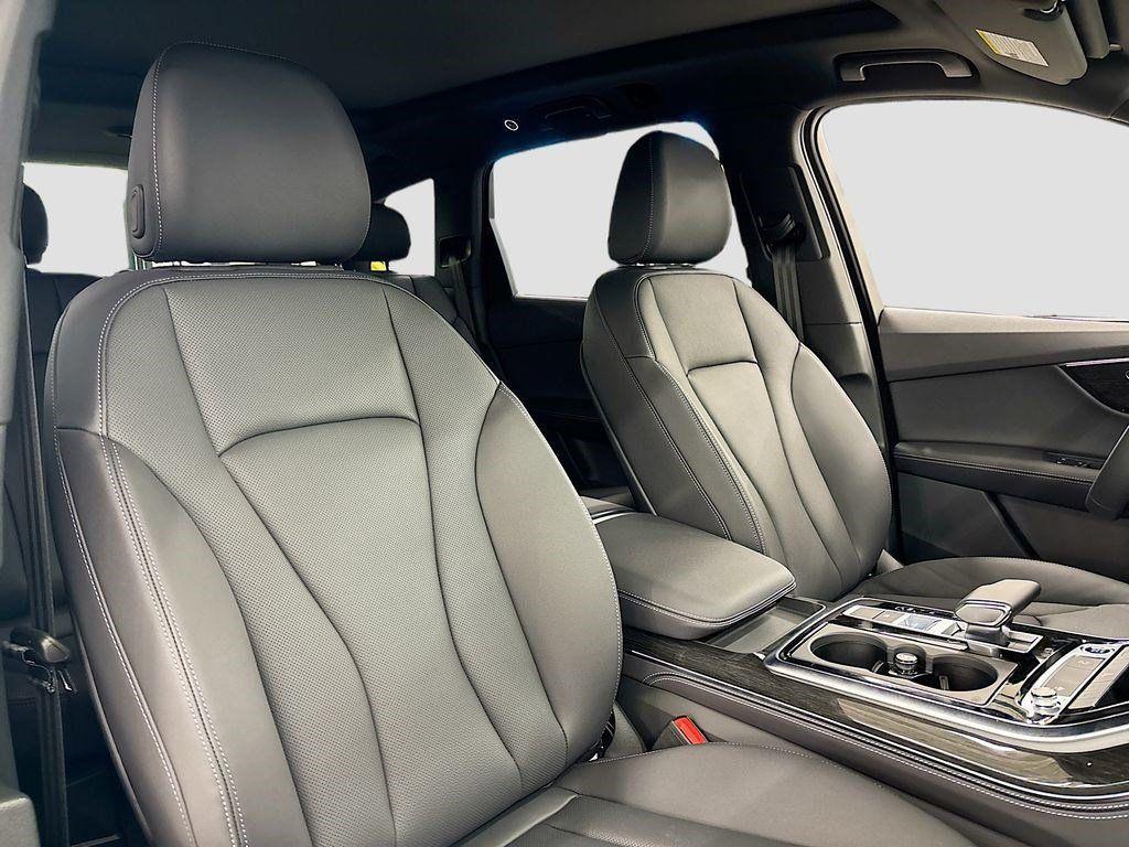 new 2025 Audi Q7 car, priced at $70,520