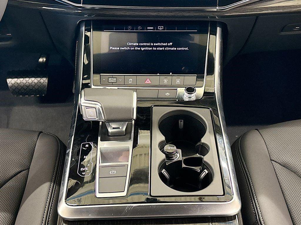 new 2025 Audi Q7 car, priced at $70,520