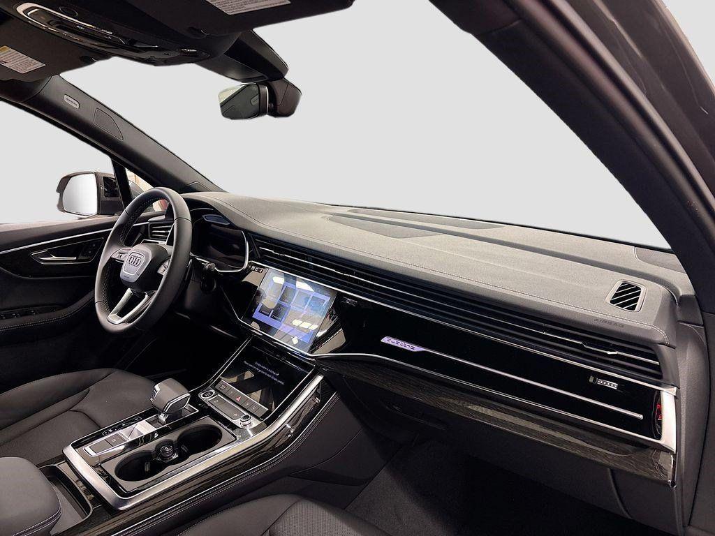 new 2025 Audi Q7 car, priced at $70,520