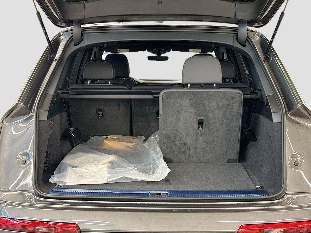 new 2025 Audi Q7 car, priced at $70,520
