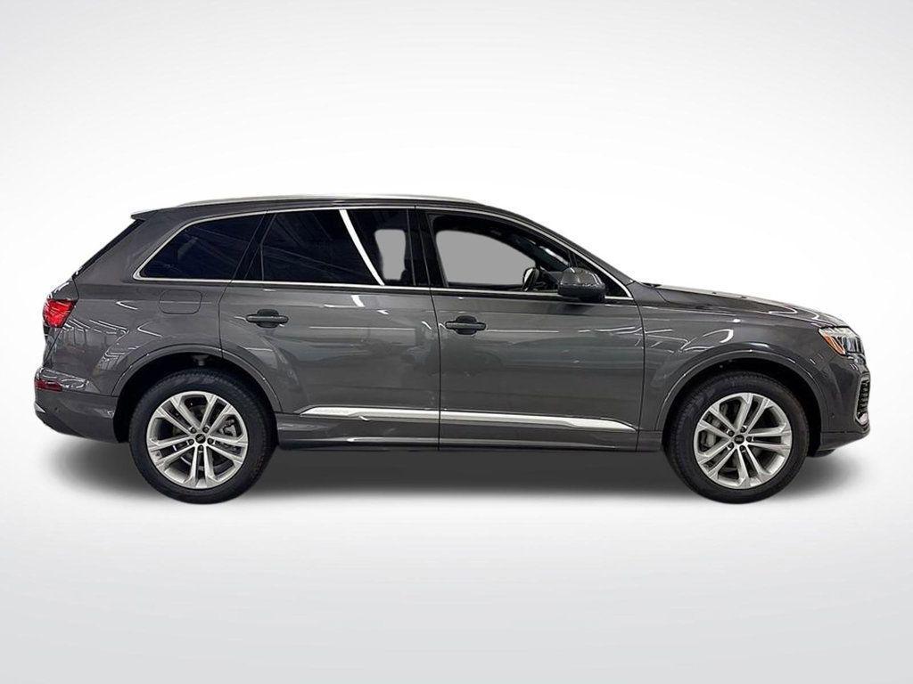 new 2025 Audi Q7 car, priced at $70,520