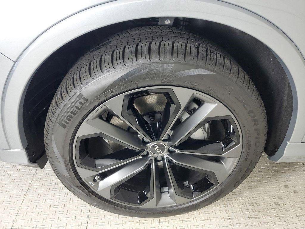 new 2025 Audi Q7 car, priced at $74,000